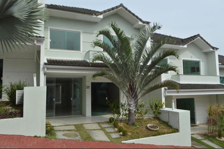 Casa de condomínio à venda com 188m², 4 quartos e 3 vagasFachada