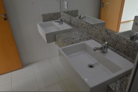 Casa de condomínio à venda com 188m², 4 quartos e 3 vagasBanheiro da Suíte 4