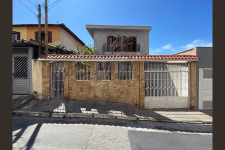 Casa à venda com 280m², 3 quartos e 6 vagas Casa à venda com 280m², 3 quartos e 6 vagasFachada