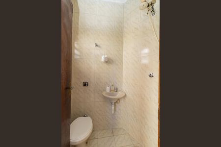 Casa à venda com 280m², 3 quartos e 6 vagas Casa à venda com 280m², 3 quartos e 6 vagasBanheiro de Serviço