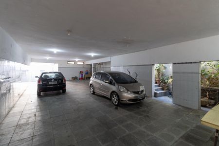 Casa à venda com 280m², 3 quartos e 6 vagas Casa à venda com 280m², 3 quartos e 6 vagasGaragem