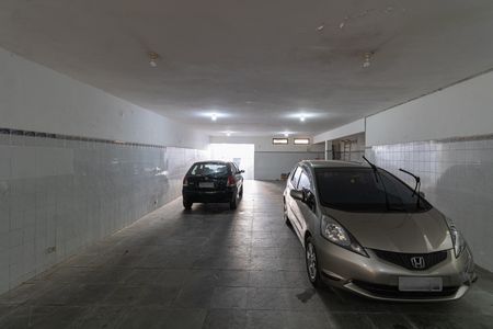 Casa à venda com 280m², 3 quartos e 6 vagas Casa à venda com 280m², 3 quartos e 6 vagasGaragem