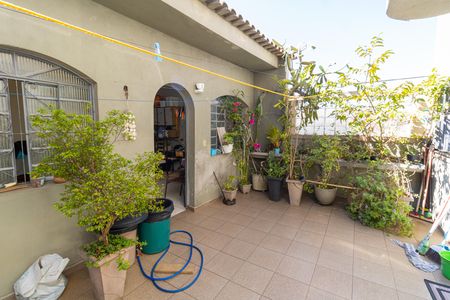 Casa à venda com 280m², 3 quartos e 6 vagas Casa à venda com 280m², 3 quartos e 6 vagasQuintal
