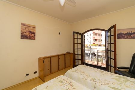 Casa à venda com 280m², 3 quartos e 6 vagas Casa à venda com 280m², 3 quartos e 6 vagasQuarto 2
