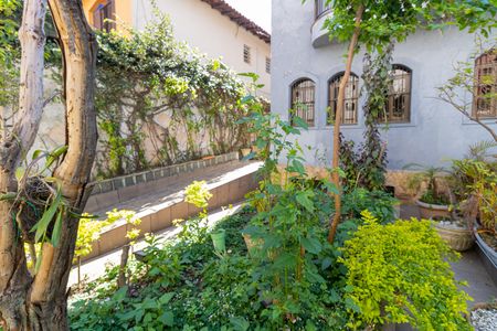Casa à venda com 280m², 3 quartos e 6 vagas Casa à venda com 280m², 3 quartos e 6 vagasQuintal