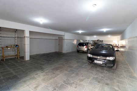 Casa à venda com 280m², 3 quartos e 6 vagas Casa à venda com 280m², 3 quartos e 6 vagasGaragem