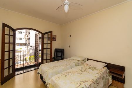 Casa à venda com 280m², 3 quartos e 6 vagas Casa à venda com 280m², 3 quartos e 6 vagasQuarto 2