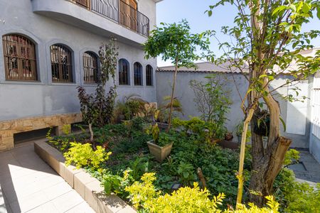 Casa à venda com 280m², 3 quartos e 6 vagas Casa à venda com 280m², 3 quartos e 6 vagasQuintal