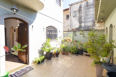 Casa à venda com 280m², 3 quartos e 6 vagas Casa à venda com 280m², 3 quartos e 6 vagasQuintal