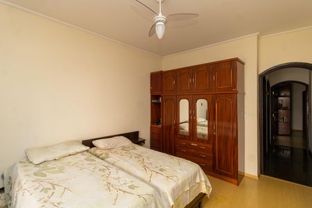 Casa à venda com 280m², 3 quartos e 6 vagas Casa à venda com 280m², 3 quartos e 6 vagasQuarto 2