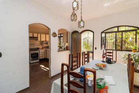 Casa à venda com 280m², 3 quartos e 6 vagas Casa à venda com 280m², 3 quartos e 6 vagasCozinha