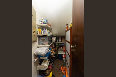 Casa à venda com 280m², 3 quartos e 6 vagas Casa à venda com 280m², 3 quartos e 6 vagasCozinha - Dispensa