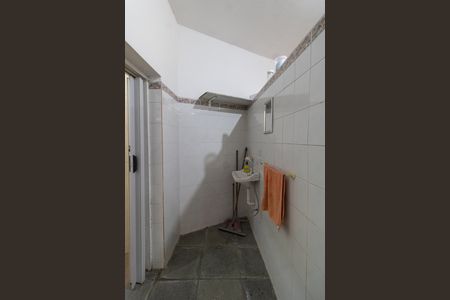 Casa à venda com 280m², 3 quartos e 6 vagas Casa à venda com 280m², 3 quartos e 6 vagasBanheiro da Garagem