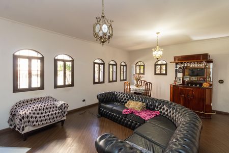Casa à venda com 280m², 3 quartos e 6 vagas Casa à venda com 280m², 3 quartos e 6 vagasSala