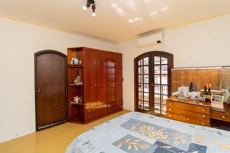 Casa à venda com 280m², 3 quartos e 6 vagas Casa à venda com 280m², 3 quartos e 6 vagasSuíte