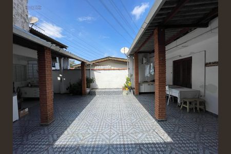 Casa à venda com 200m², 2 quartos e 2 vagas Casa à venda com 200m², 2 quartos e 2 vagasQuintal