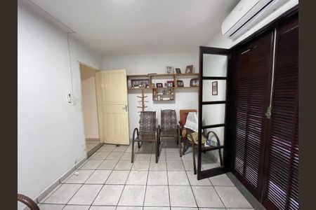 Casa à venda com 200m², 2 quartos e 2 vagas Casa à venda com 200m², 2 quartos e 2 vagasQuarto 1