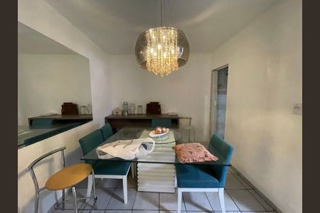 Casa à venda com 200m², 2 quartos e 2 vagas Casa à venda com 200m², 2 quartos e 2 vagasSala de Jantar