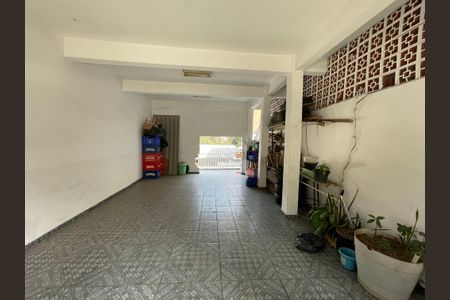 Casa à venda com 200m², 2 quartos e 2 vagas Casa à venda com 200m², 2 quartos e 2 vagasGaragem