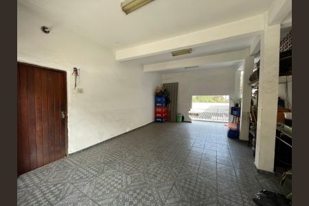 Casa à venda com 200m², 2 quartos e 2 vagas Casa à venda com 200m², 2 quartos e 2 vagasGaragem