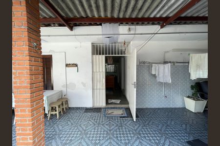 Casa à venda com 200m², 2 quartos e 2 vagas Casa à venda com 200m², 2 quartos e 2 vagasQuintal