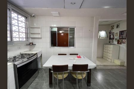 Casa à venda com 200m², 2 quartos e 2 vagas Casa à venda com 200m², 2 quartos e 2 vagasCozinha