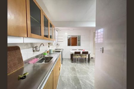 Casa à venda com 200m², 2 quartos e 2 vagas Casa à venda com 200m², 2 quartos e 2 vagasCozinha