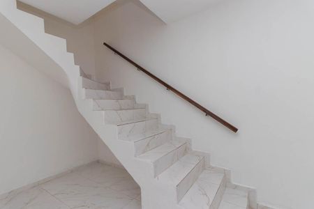 Casa à venda com 213m², 5 quartos e 3 vagasEscada