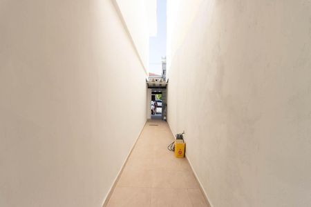 Casa à venda com 213m², 5 quartos e 3 vagasCorredor externo 