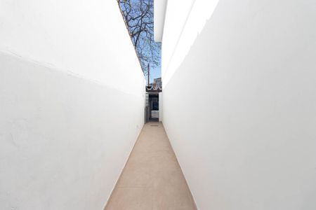 Casa à venda com 213m², 5 quartos e 3 vagasCorredor externo 