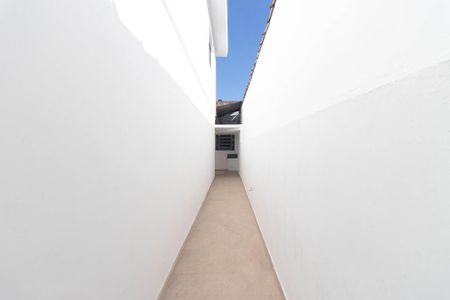 Casa à venda com 213m², 5 quartos e 3 vagasCorredor externo 