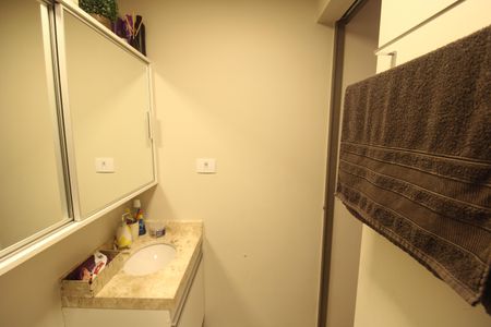 Banheiro de kitnet/studio para alugar com 1 quarto, 25m² em Santana, São Paulo