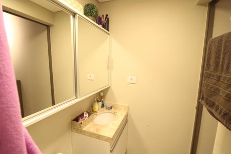 Banheiro de kitnet/studio para alugar com 1 quarto, 25m² em Santana, São Paulo