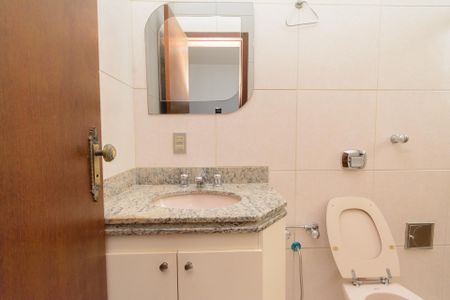 Apartamento à venda com 200m², 3 quartos e 2 vagas Apartamento à venda com 200m², 3 quartos e 2 vagasBanheiro da Suíte 3