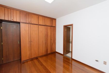 Apartamento à venda com 200m², 3 quartos e 2 vagas Apartamento à venda com 200m², 3 quartos e 2 vagasSuíte 3