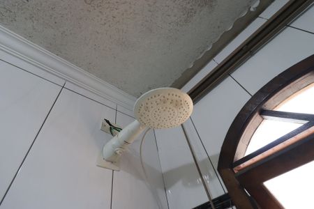 Casa à venda com 350m², 3 quartos e 3 vagasCasa 1 - Banheiro da Suíte - Chuveiro