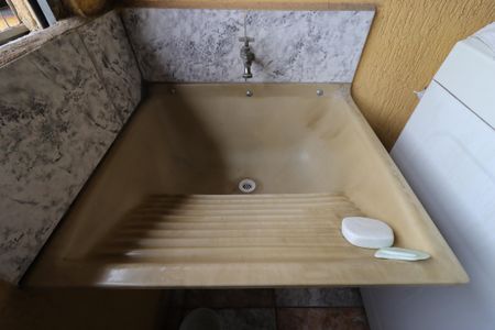 Casa à venda com 350m², 3 quartos e 3 vagasCasa 1 - Área de Serviço - Tanque