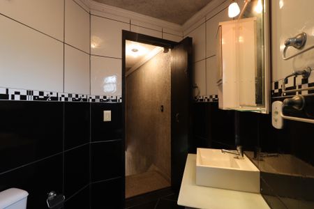 Casa à venda com 350m², 3 quartos e 3 vagasCasa 3 - Banheiro 1