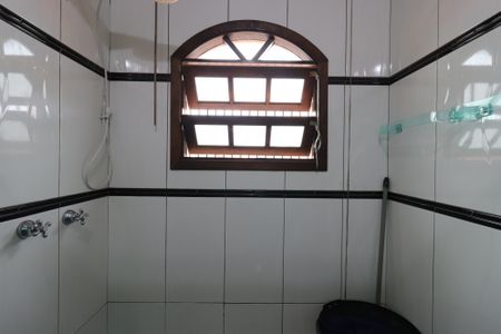 Casa à venda com 350m², 3 quartos e 3 vagasCasa 1 - Banheiro da Suíte - Box