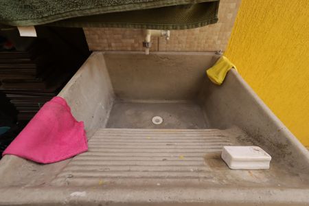 Casa à venda com 350m², 3 quartos e 3 vagasCasa 2 - Área de Serviço - Tanque