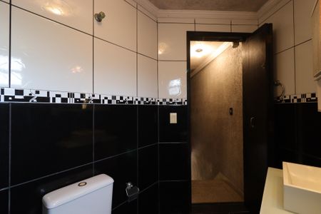 Casa à venda com 350m², 3 quartos e 3 vagasCasa 3 - Banheiro 1