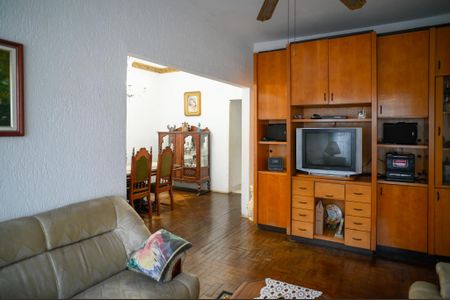 Casa à venda com 290m², 3 quartos e 2 vagasSala