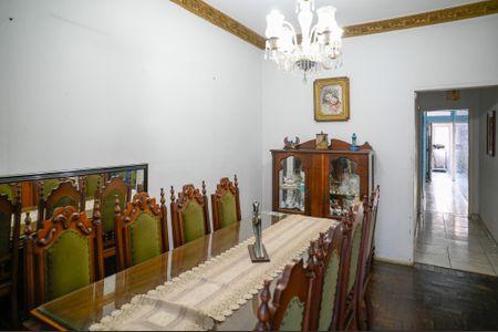 Casa à venda com 290m², 3 quartos e 2 vagasSala