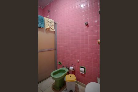 Casa à venda com 290m², 3 quartos e 2 vagasBanheiro