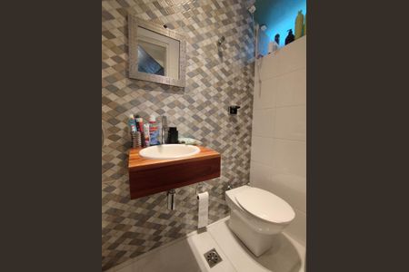 Casa para alugar com 250m², 3 quartos e 2 vagas Casa para alugar com 250m², 3 quartos e 2 vagasLavabo