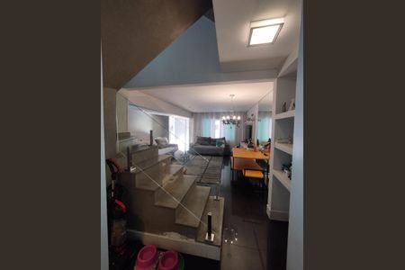 Casa para alugar com 250m², 3 quartos e 2 vagas Casa para alugar com 250m², 3 quartos e 2 vagasSala