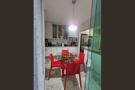 Casa para alugar com 250m², 3 quartos e 2 vagas Casa para alugar com 250m², 3 quartos e 2 vagasCozinha