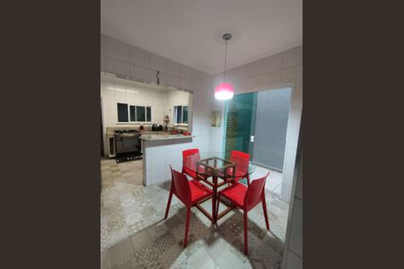 Casa para alugar com 250m², 3 quartos e 2 vagas Casa para alugar com 250m², 3 quartos e 2 vagasCozinha