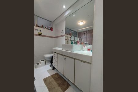 Casa para alugar com 250m², 3 quartos e 2 vagas Casa para alugar com 250m², 3 quartos e 2 vagasBanheira Suíte 3