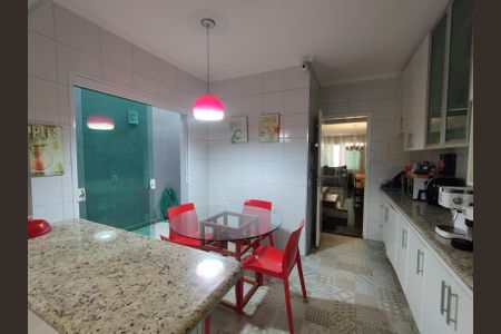 Casa para alugar com 250m², 3 quartos e 2 vagas Casa para alugar com 250m², 3 quartos e 2 vagasCozinha